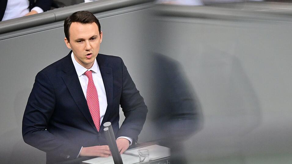 Der Vorsitzende der Jungen Gruppe der Union, Pascal Reddig (CDU), hat sich kritisch zum Rentenpaket positioniert, das aus seiner Sicht gegen die Prinzipien der Generationengerechtigkeit verstößt. (Archivfoto) Der Vorsitzende der Jungen Gruppe der Union, Pascal Reddig (CDU), hat sich kritisch zum Rentenpaket positioniert, das aus seiner Sicht gegen die Prinzipien der Generationengerechtigkeit verstößt. (Archivfoto)