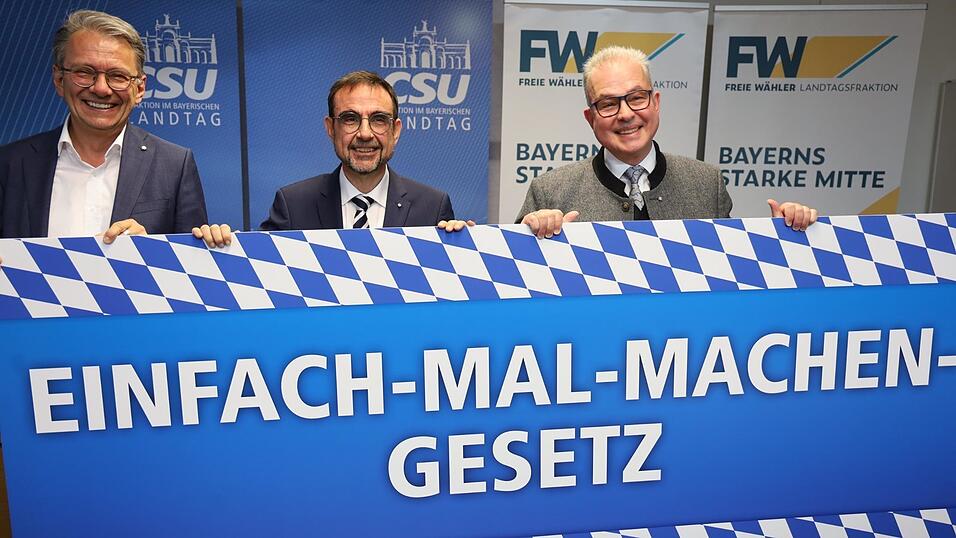 CSU-Fraktionschef Klaus Holetschek (M.), sein Freie-W&auml;hler-Kollege Florian Streibl (r.) und Landkreistagspr&auml;sident Thomas Karmasin haben den Gesetzentwurf am Mittwoch im Landtag vorgestellt.