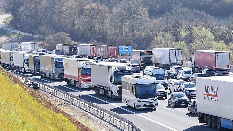 Auf der Autobahn staut es sich.