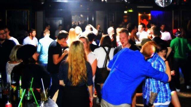 Auch in der Straubinger Diskothek Onyx wurde am Wochenende wild gefeiert. Auch in der Straubinger Diskothek Onyx wurde am Wochenende wild gefeiert.