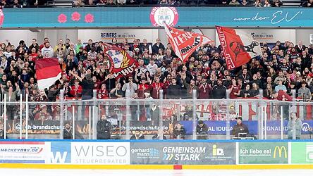 Eine Erweiterung des Stehplatzbereiches durch Erg&auml;nzung einiger Stehstufen an der Osttrib&uuml;ne: Diese Ma&szlig;nahme, nach einer Einsch&auml;tzung des Bau- und Umweltreferats der geringf&uuml;gigste Eingriff in die Infrastruktur des Stadions, k&ouml;nnte wohl am schnellsten zu einer (&uuml;berschaubaren) Erh&ouml;hung der Kapazit&auml;t f&uuml;hren.