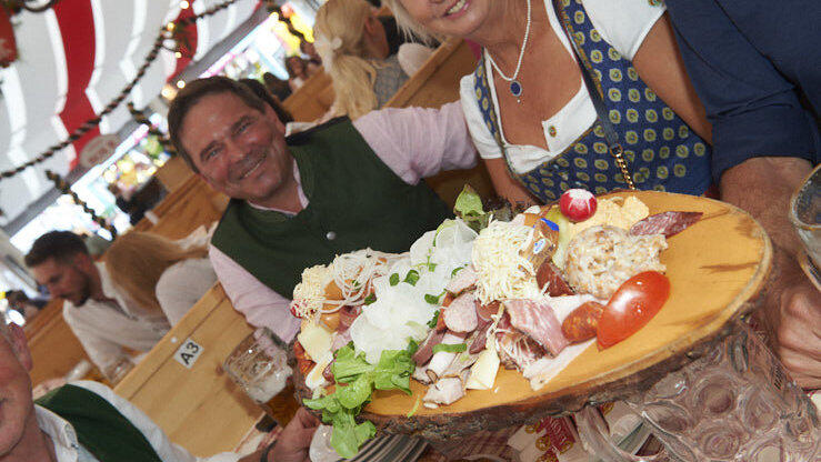 Die Partybilder vom Samstag, 10. August 2024, aus dem Festzelt Lechner. Die Partybilder vom Samstag, 10. August 2024, aus dem Festzelt Lechner.