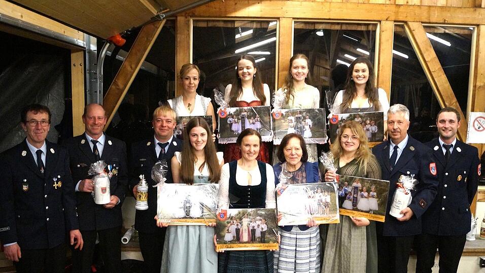 Große Anerkennung galt der Festmutter sowie der Ehrenfestmutter und den einzelnen „Bräuten“. Große Anerkennung galt der Festmutter sowie der Ehrenfestmutter und den einzelnen „Bräuten“.