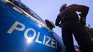 Nach jahrelangen Ermittlungen hat die Polizei jetzt einen Verdächtigen festgenommen. (Symbolbild) Nach jahrelangen Ermittlungen hat die Polizei jetzt einen Verdächtigen festgenommen. (Symbolbild)