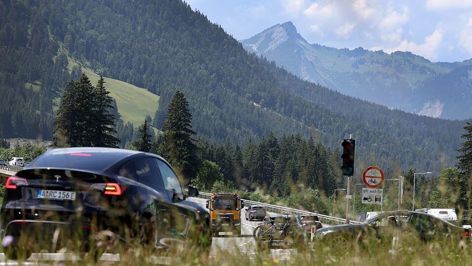 Auch der Fernpass ist eine vielbefahrene Ferien-Route. Auch der Fernpass ist eine vielbefahrene Ferien-Route.
