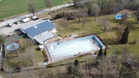 Das Mitterfelser Panoramabad aus der Luft