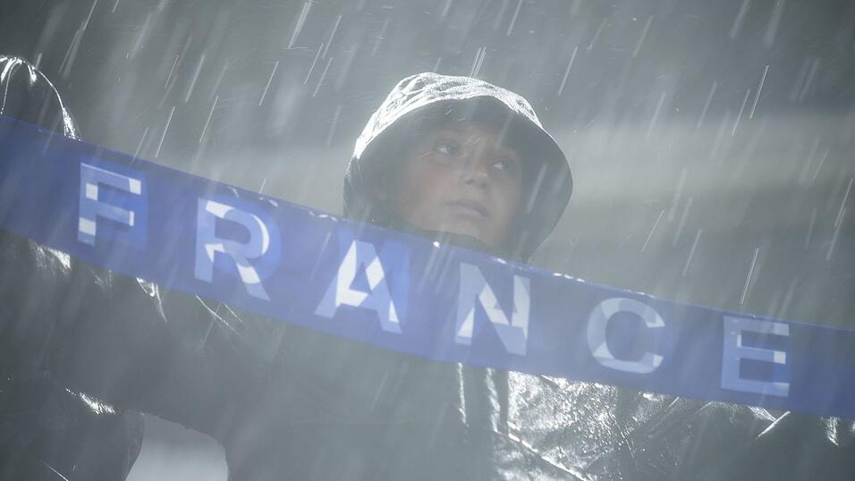 Ein französischer Fan im Regen von Philadelphia. Ein französischer Fan im Regen von Philadelphia.
