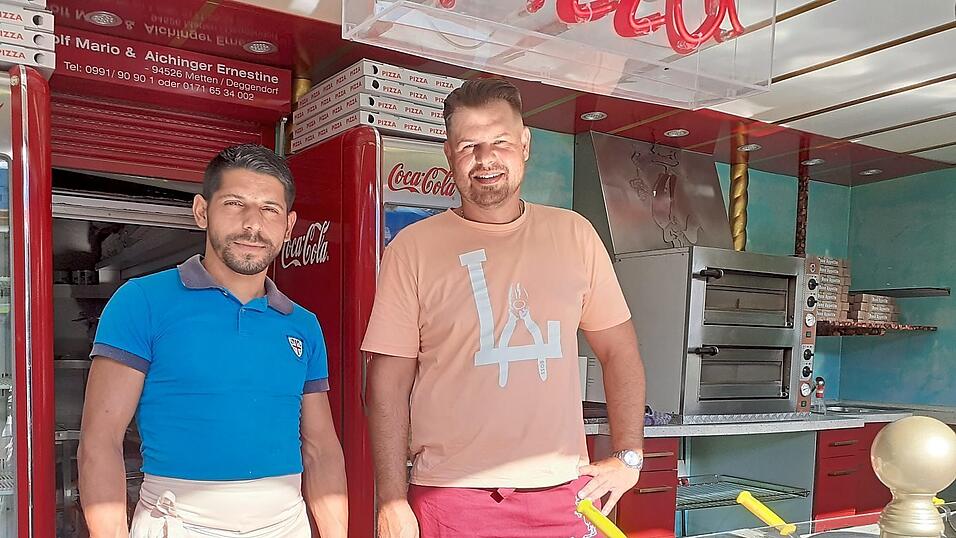 Italienische Spezialit&auml;ten hat Pizza 'Wolf' im Angebot und w&uuml;nscht guten Appetit.