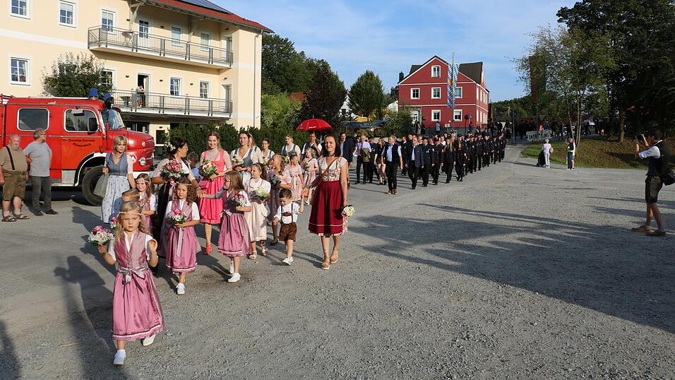 Einzug ins Festzelt am Volksfestplatz Einzug ins Festzelt am Volksfestplatz