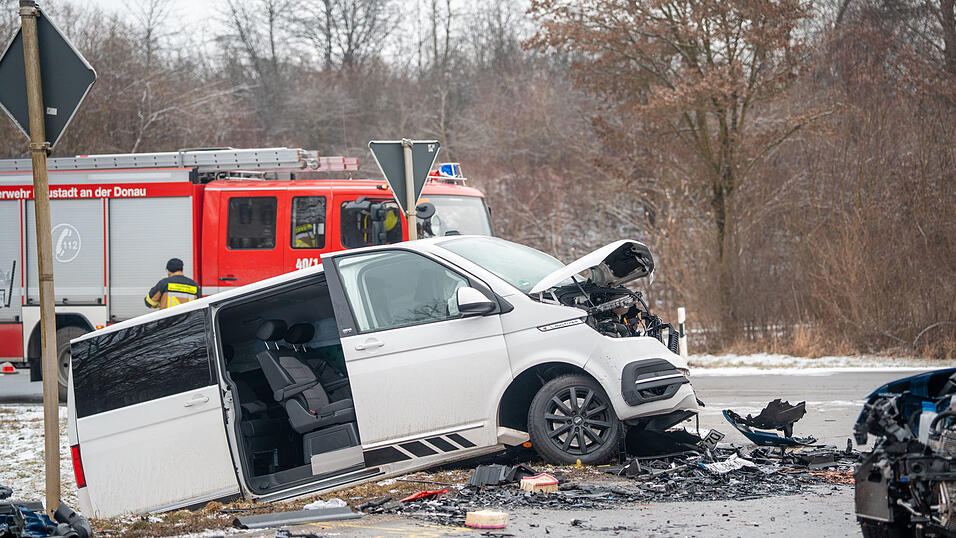 Ein Audi geriet auf der B299 in den Gegenverkehr. Ein Audi geriet auf der B299 in den Gegenverkehr.