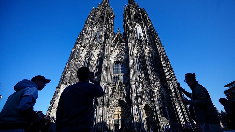 Der Kölner Dom soll künftig Eintritt kosten. (Archivbild) Der Kölner Dom soll künftig Eintritt kosten. (Archivbild)