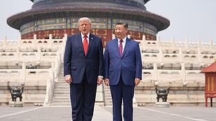 Nach den ersten Gespr&auml;chen zeigte Xi Trump den Himmelstempel in Peking.