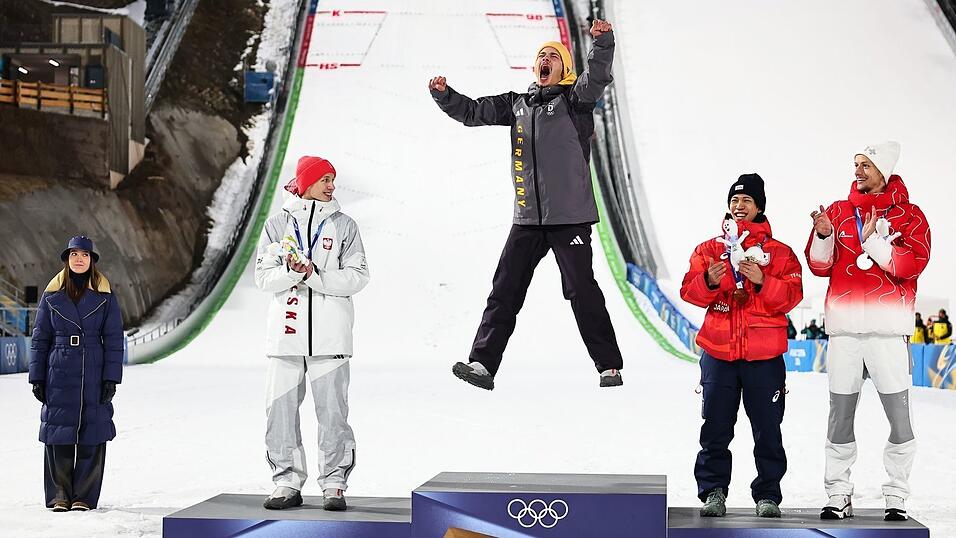 Philipp Raimund (M) jubelte ausgelassen, will sich beim Feiern aber erst einmal zur&uuml;ckhalten.