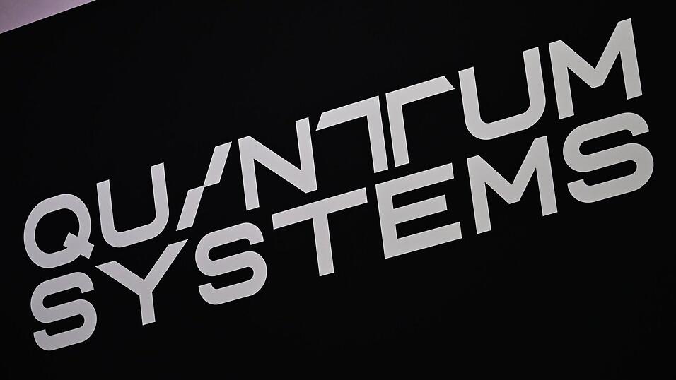 Der Drohnenhersteller Quantum Systems hat 1,2 MiIliarden Dollar frisches Investorengeld eingeworben. (Symbolbild) Der Drohnenhersteller Quantum Systems hat 1,2 MiIliarden Dollar frisches Investorengeld eingeworben. (Symbolbild)