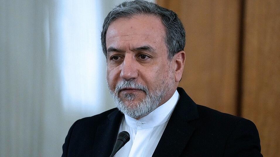 Irans Außenminister Araghtschi zeigt sich zu Verhandlungen über das Atomprogramm seines Landes bereit. (Archivbild) Irans Außenminister Araghtschi zeigt sich zu Verhandlungen über das Atomprogramm seines Landes bereit. (Archivbild)