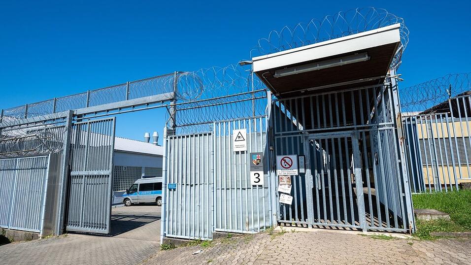 Der Tod eines Jugendlichen ist Thema einer Sondersitzung des Justizausschusses des saarländischen Landtags Der Tod eines Jugendlichen ist Thema einer Sondersitzung des Justizausschusses des saarländischen Landtags