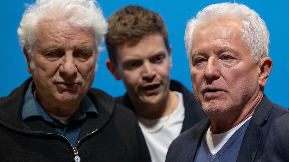 Ferdinand Hofer (Mitte) &uuml;bernimmt.