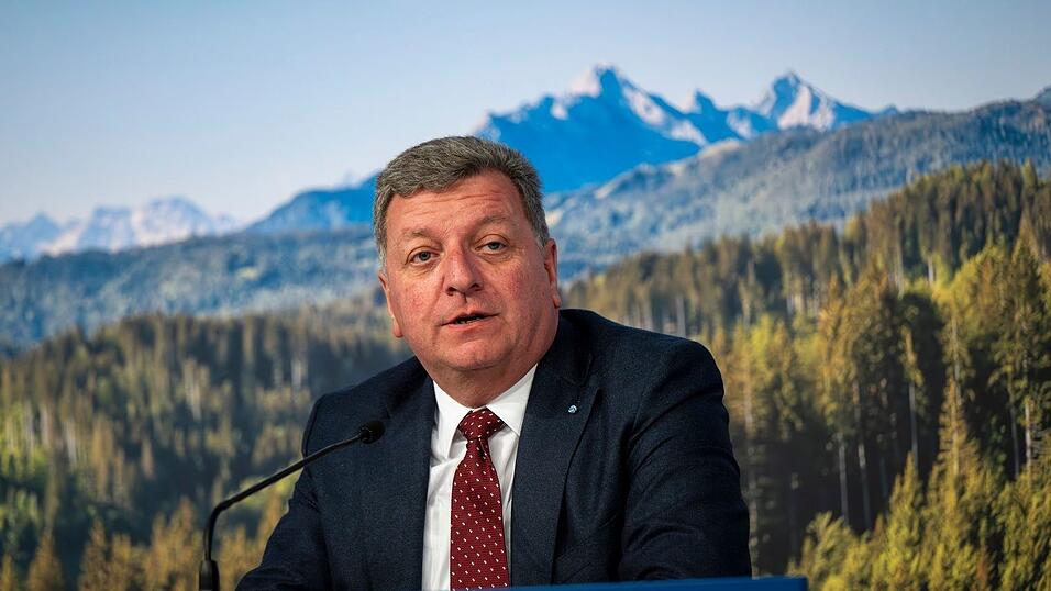 Bayerns Bauminister Bernreiter will bürokratische Hürden beim Wohnungsbau abschaffen. (Archivbild) Bayerns Bauminister Bernreiter will bürokratische Hürden beim Wohnungsbau abschaffen. (Archivbild)