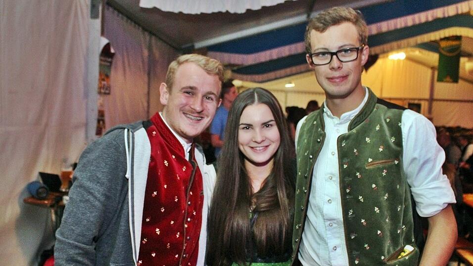 Die besten Bilder vom Wein- und Wei&szlig;bierfest des Burschenvereins Arth und der M&auml;dchengruppe.
