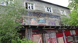 Das alte Hotel Berghof Rusel könnte derzeit der Schauplatz eines Horrorfilms sein. Das alte Hotel Berghof Rusel könnte derzeit der Schauplatz eines Horrorfilms sein.