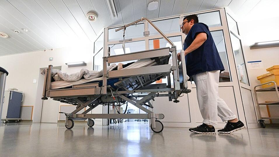 Mehr Geld f&uuml;r Pflege und Gesundheit wird mit breiter Mehrheit bef&uuml;rwortet. (Archivbild)