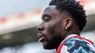 Bayern-Profi Alphonso Davies arbeitet nach einer schweren Knieverletzung am Comeback. (Archivbild)