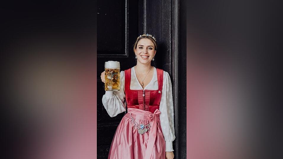 Die Bierk&ouml;nigin Anna Winkler wurde im Mai gew&auml;hlt. Seitdem darf sie sich mit der offiziellen Krone schm&uuml;cken.
