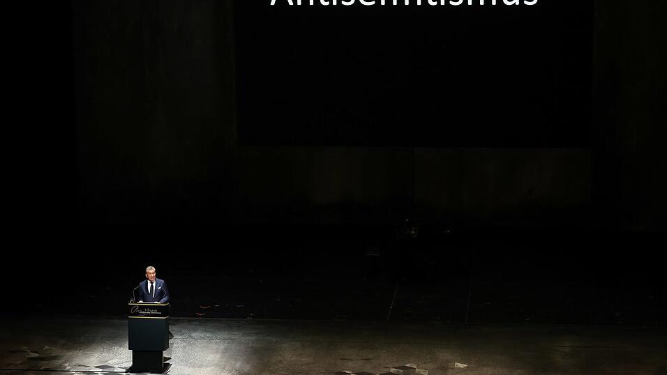 Friedman bei seiner Rede im Festspielhaus. Friedman bei seiner Rede im Festspielhaus.