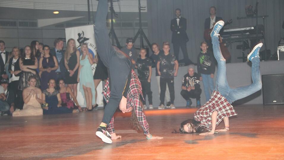 Die Bilder vom Abschlussball der Tanzschule Seidel in der Fraunhofer-Halle am 28. November. Die Bilder vom Abschlussball der Tanzschule Seidel in der Fraunhofer-Halle am 28. November.