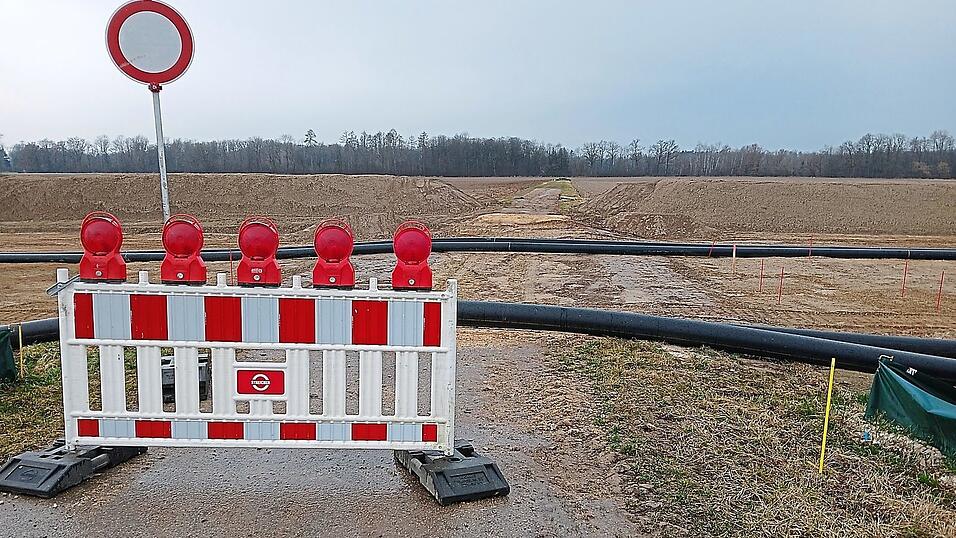 Wegen Bauarbeiten f&uuml;r den S&uuml;d-Ost-Link bei Pfatter k&ouml;nnen einige Landwirte nicht mehr zu ihren Grundst&uuml;cken fahren.