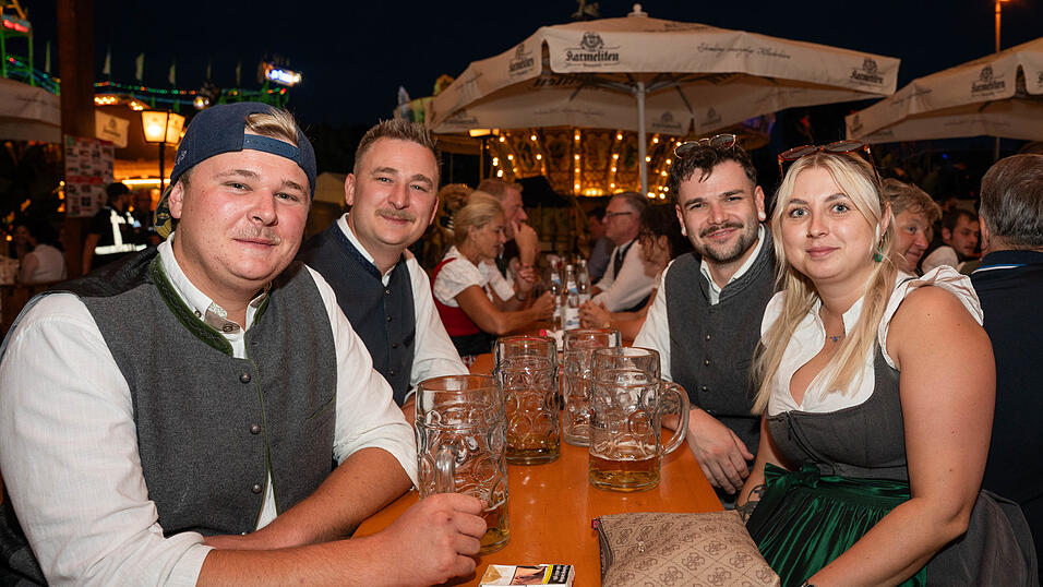 Die Partybilder vom Sonntag, 16. August, aus dem Festzelt Greindl. Die Partybilder vom Sonntag, 16. August, aus dem Festzelt Greindl.