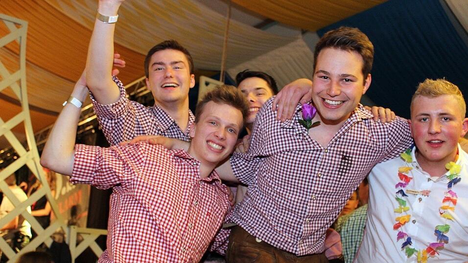 Die Fr&uuml;hjahrsdult 2017 in Landshut neigt sich dem Ende entgegen. Grund genug, noch einmal richtig in den Bierzelten zu feiern - abgerundet vom traditionellen Feuerwerk.