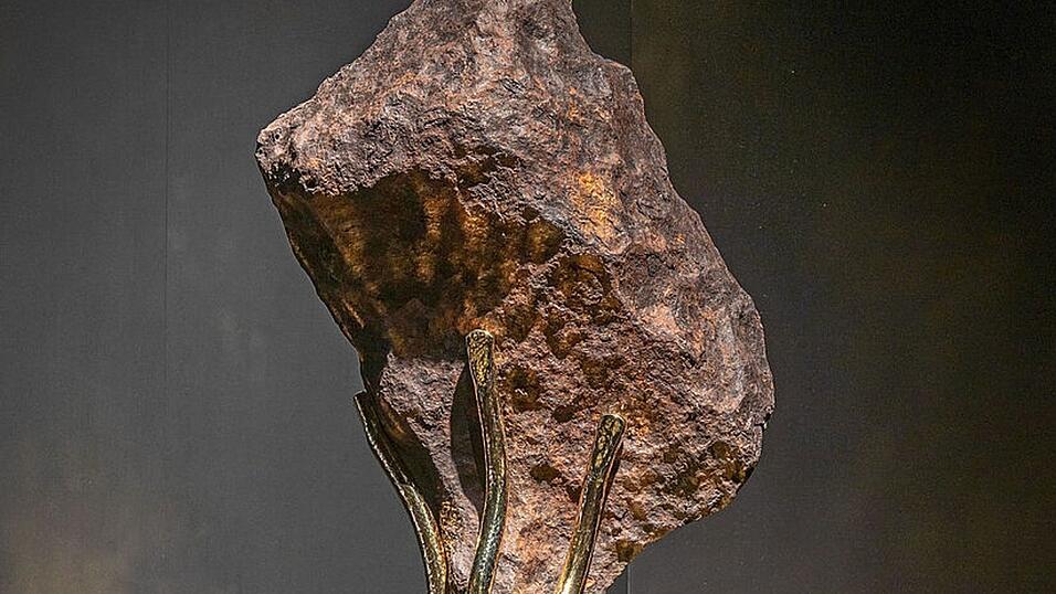 Der Meteorit &laquo;Issigau&raquo; ist mit  4,6 Milliarden Jahren das derzeit &auml;lteste Exponat im Deutschen Museum.