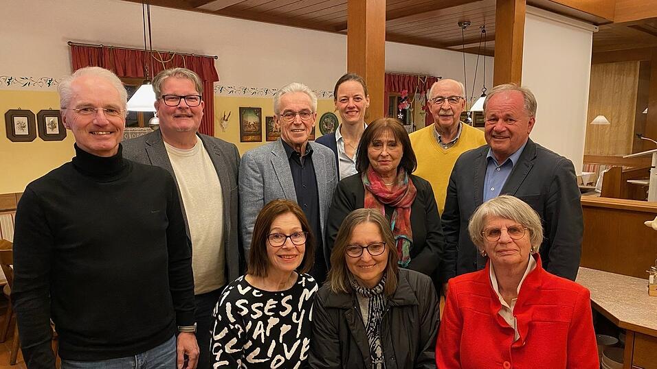 Die Vorstandschaft des Vereins Freunde der Sinfonietta wurde bestätigt: Johannes Schraml, Bürgermeister Dieter Neubauer, Angela und Fritz Wittmann, Renate Fuchs, Birgit Adolf, Hildegard Justen, Hans Dumps, Fritz Wenzl und Eva-Maria Laske (v.l.). Die Vorstandschaft des Vereins Freunde der Sinfonietta wurde bestätigt: Johannes Schraml, Bürgermeister Dieter Neubauer, Angela und Fritz Wittmann, Renate Fuchs, Birgit Adolf, Hildegard Justen, Hans Dumps, Fritz Wenzl und Eva-Maria Laske (v.l.).