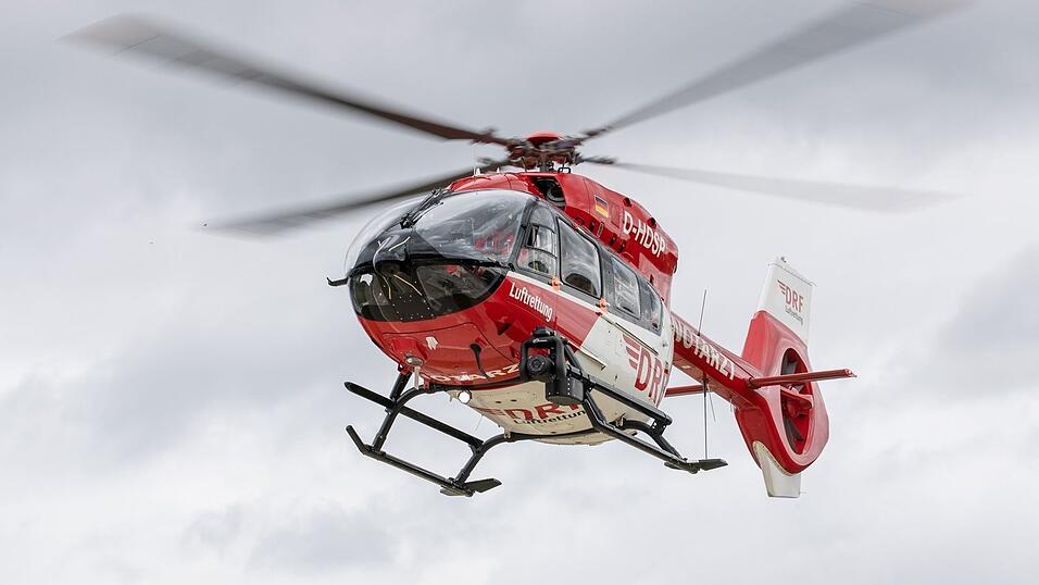 Die Frau kam nach dem Vorfall am Samstagabend per Rettungshubschrauber in ein Krankenhaus. (Symbolbild)