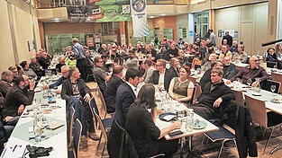 Keine launigen Parolen, sondern inhaltliche Auseinandersetzung erlebten die G&auml;ste auch heuer beim Umweltpolitischen Aschermittwoch von BN, LBV und Landesfischereiverband im Deggendorfer Kolpingsaal.