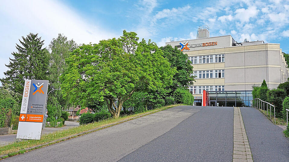 Vor allem das Schicksal der Klinik Bogen treibt die Menschen um. Während Mallersdorf als Sicherstellungshaus eingestuft ist, hat die Klinik Bogen das Problem, dass sie räumlich vergleichsweise nahe zu anderen Krankenhäusern liegt. Vor allem das Schicksal der Klinik Bogen treibt die Menschen um. Während Mallersdorf als Sicherstellungshaus eingestuft ist, hat die Klinik Bogen das Problem, dass sie räumlich vergleichsweise nahe zu anderen Krankenhäusern liegt.