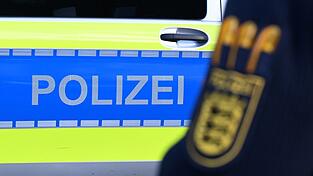 Ein Polizist ist mit seinem Motorrad bei einem Fahrsicherheitstraining verunglückt und gestorben. (Symbolbild) Ein Polizist ist mit seinem Motorrad bei einem Fahrsicherheitstraining verunglückt und gestorben. (Symbolbild)