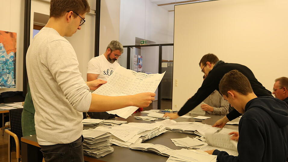 Stimmenauszählung im Chamer Rathaus