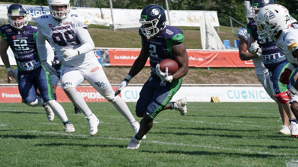 Jvonte Kareem Davis (Nr. 2) steuerte 69 Rushing Yards und zwei Touchdowns bei - trotz insgesamt 28 Punkten reichte es am Ende f&uuml;r die Straubing Spiders wieder nicht zum erhofften ersten Saisonerfolg.