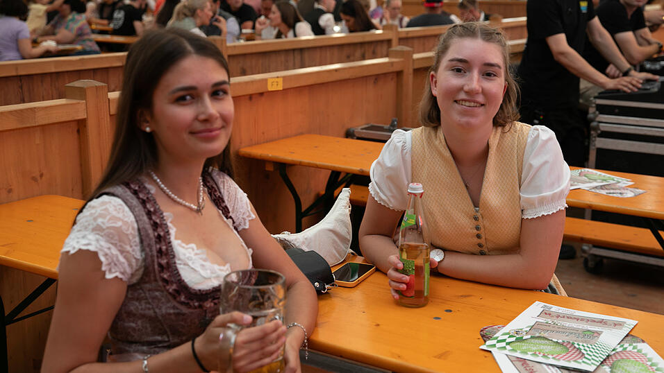 Die Partybilder vom Sonntag, 10. August, aus dem Festzelt Weckmann. Die Partybilder vom Sonntag, 10. August, aus dem Festzelt Weckmann.
