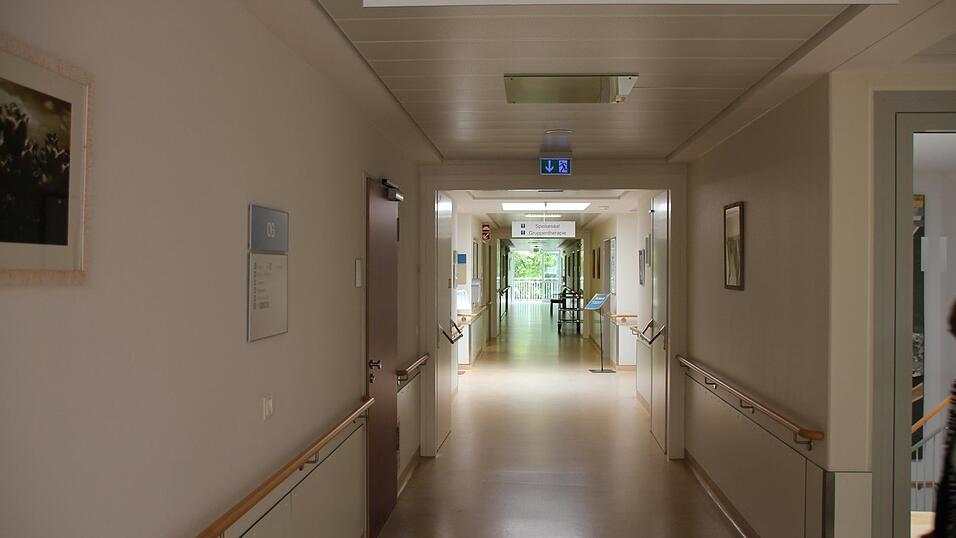 Die Sana AG betreibt die Krankenhäuser in Cham und Bad Kötzting, dazu ein ambulantes Gesundheitszentrum in Roding. Ist das alles in Gefahr, wenn der TVöD umgesetzt wird? Die Sana AG betreibt die Krankenhäuser in Cham und Bad Kötzting, dazu ein ambulantes Gesundheitszentrum in Roding. Ist das alles in Gefahr, wenn der TVöD umgesetzt wird?