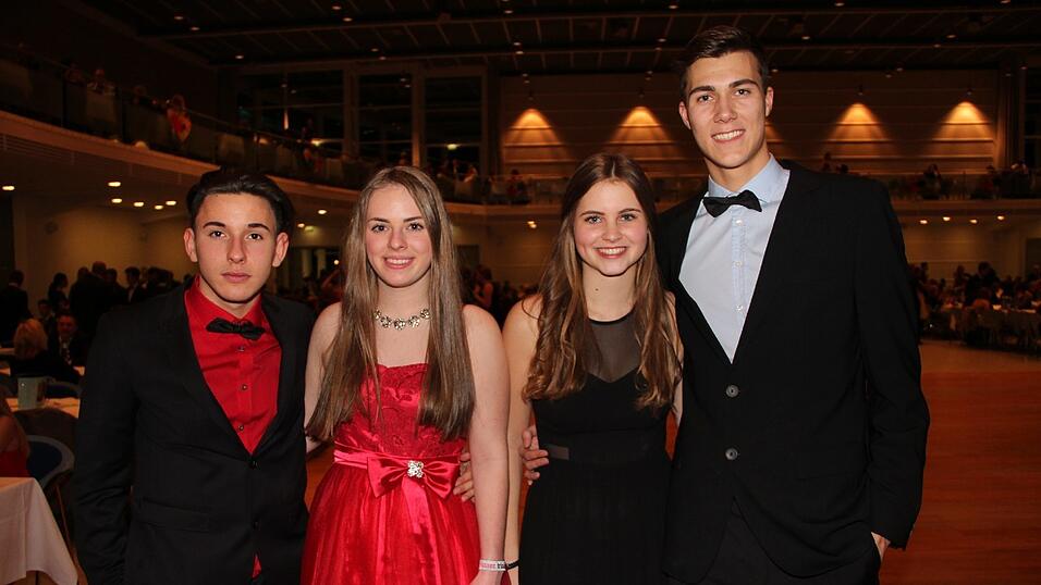 Die Bilder vom Abschlussball der Tanzschule Seidel in der Fraunhofer-Halle am 28. November. Die Bilder vom Abschlussball der Tanzschule Seidel in der Fraunhofer-Halle am 28. November.