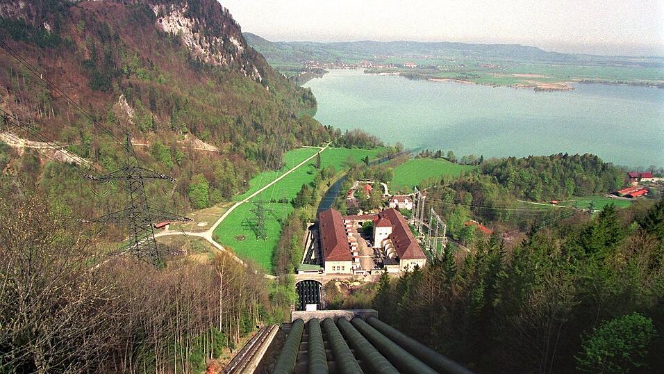 Das vor &uuml;ber 90 Jahren ans Netz gegangene Kraftwerk am Walchensee produziert im Jahr etwa 300 Millionen Kilowattstunden Strom. (Foto: Frank M&auml;chler/dpa)