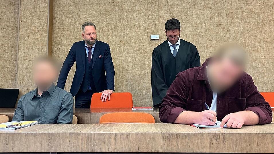 Die beiden Angeklagten schwiegen zun&auml;chst. (Archivbild)