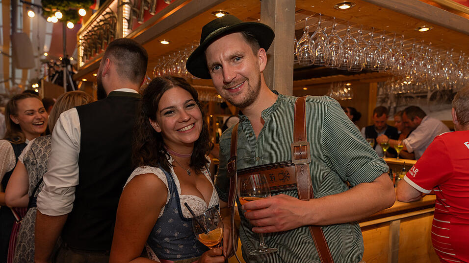 Die Partybilder vom Samstag, 12. August 2023, aus dem Festzelt Krönner. Die Partybilder vom Samstag, 12. August 2023, aus dem Festzelt Krönner.