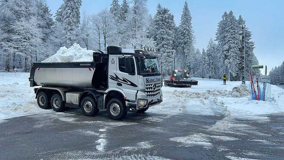 Der Schnee wurde am Freitag geliefert. Aktuell sind rund 54 Kilometer Loipen gespurt, sowohl für Skating als auch für die klassische Technik. Der Schnee wurde am Freitag geliefert. Aktuell sind rund 54 Kilometer Loipen gespurt, sowohl für Skating als auch für die klassische Technik.