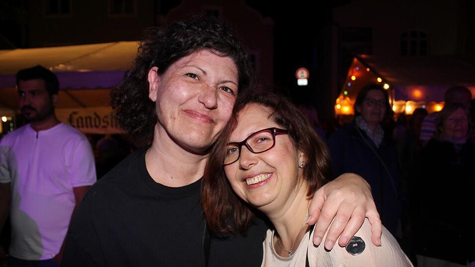 Viele Landshuter genossen ihren Freitagabend auf dem Bismarckplatzfest.