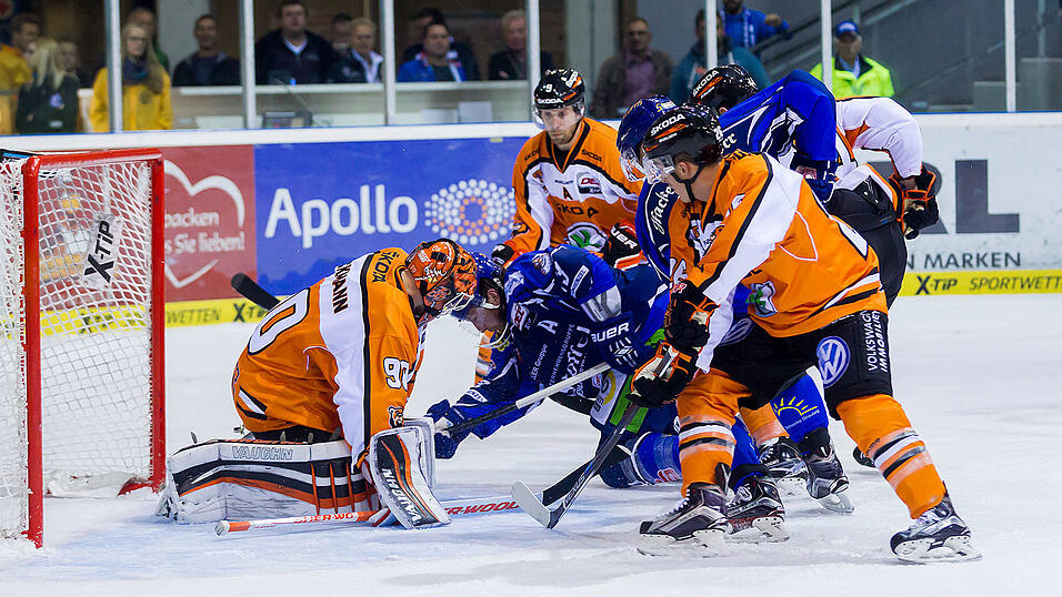 Die Tigers verlieren gegen Wolfsburg mit 2:4. Die Tigers verlieren gegen Wolfsburg mit 2:4.