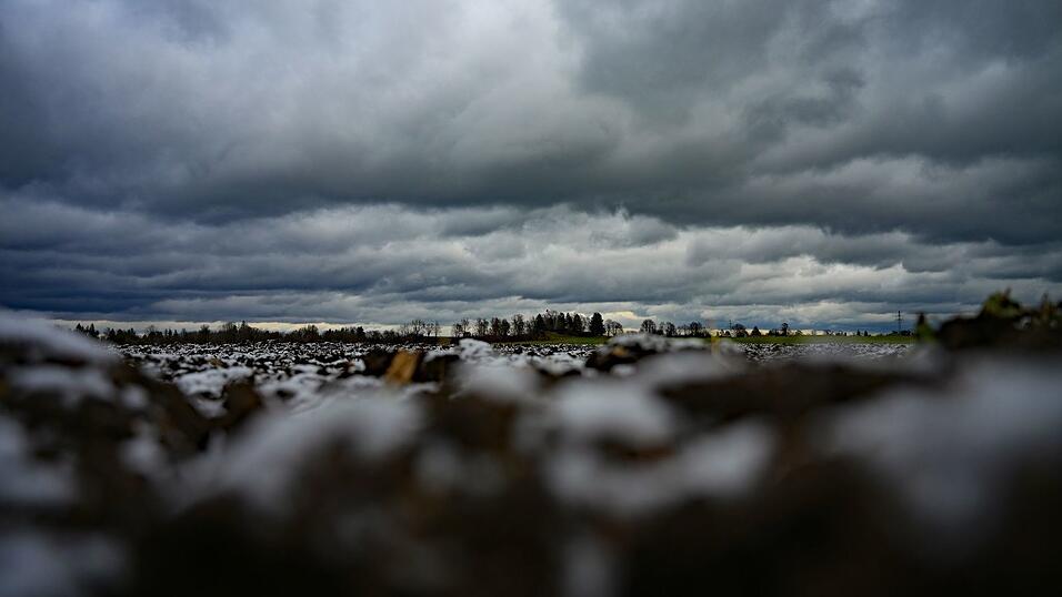 Nach verschneiten Tagen zeigt sich am Wochenende die Sonne. Doch nur von kurzer Dauer. Nach verschneiten Tagen zeigt sich am Wochenende die Sonne. Doch nur von kurzer Dauer.